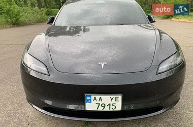 Седан Tesla Model 3 2024 в Києві
