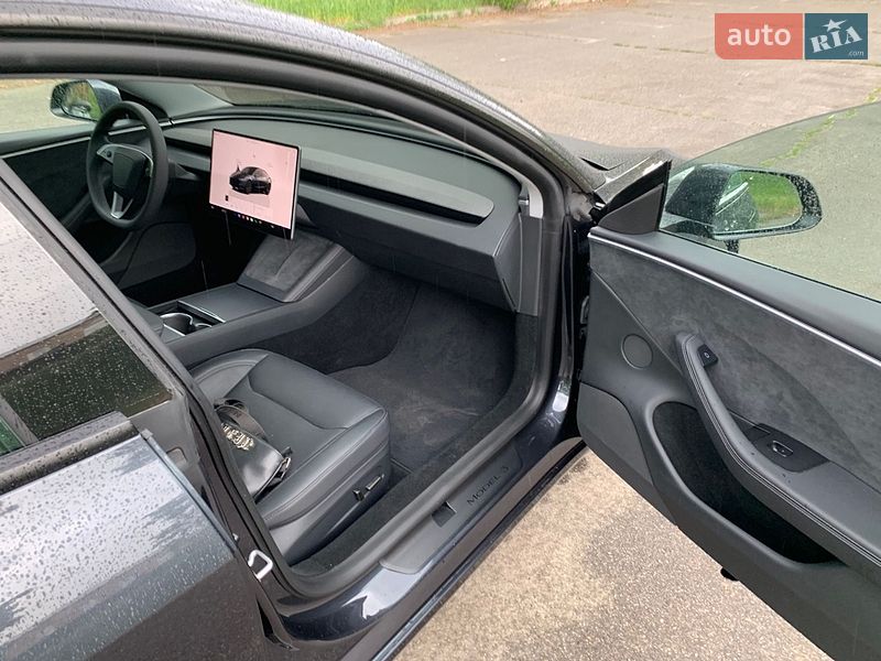 Седан Tesla Model 3 2024 в Києві