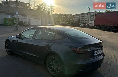 Седан Tesla Model 3 2021 в Киеве