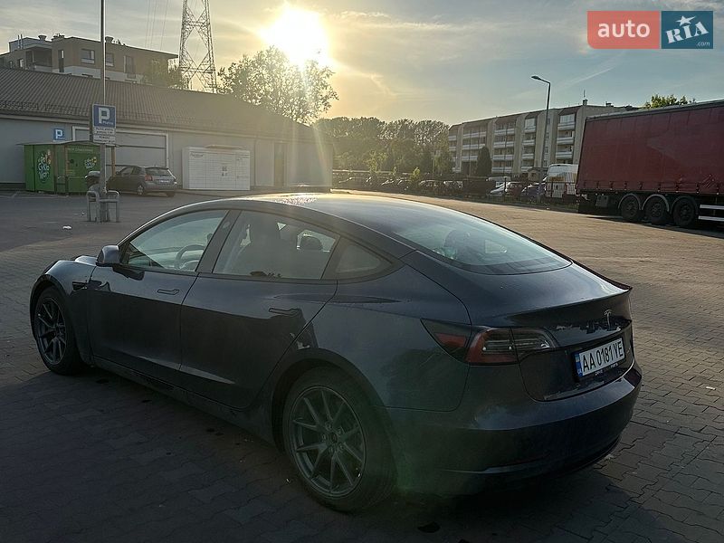 Седан Tesla Model 3 2021 в Киеве
