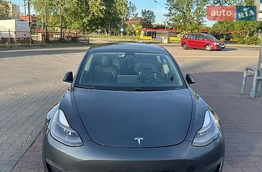 Седан Tesla Model 3 2021 в Киеве