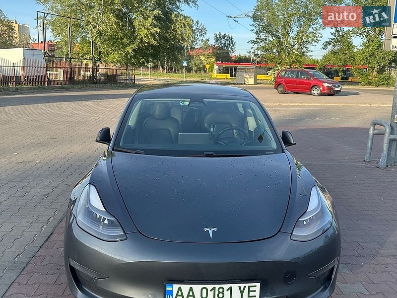 Седан Tesla Model 3 2021 в Киеве