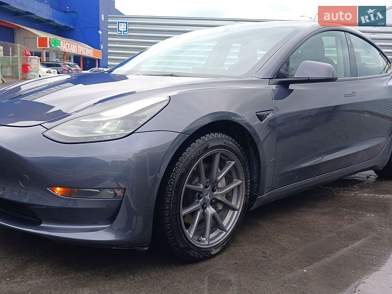 Седан Tesla Model 3 2022 в Днепре