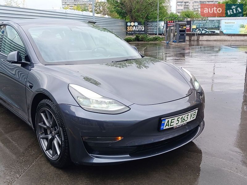 Седан Tesla Model 3 2022 в Днепре