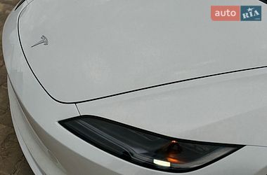Седан Tesla Model 3 2024 в Южному
