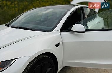 Седан Tesla Model 3 2024 в Южному