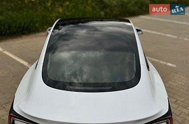 Седан Tesla Model 3 2024 в Южному