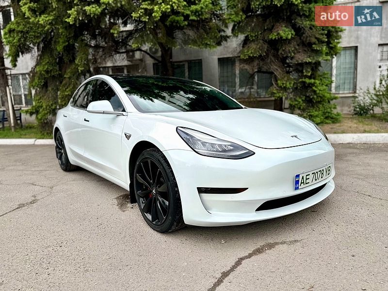 Седан Tesla Model 3 2018 в Кам'янському