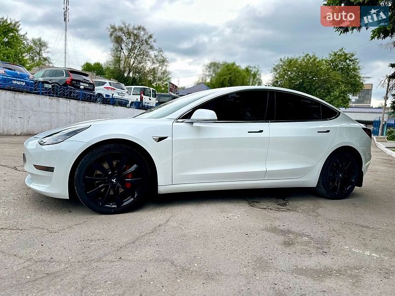Седан Tesla Model 3 2018 в Кам'янському