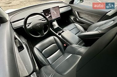 Седан Tesla Model 3 2018 в Кам'янському