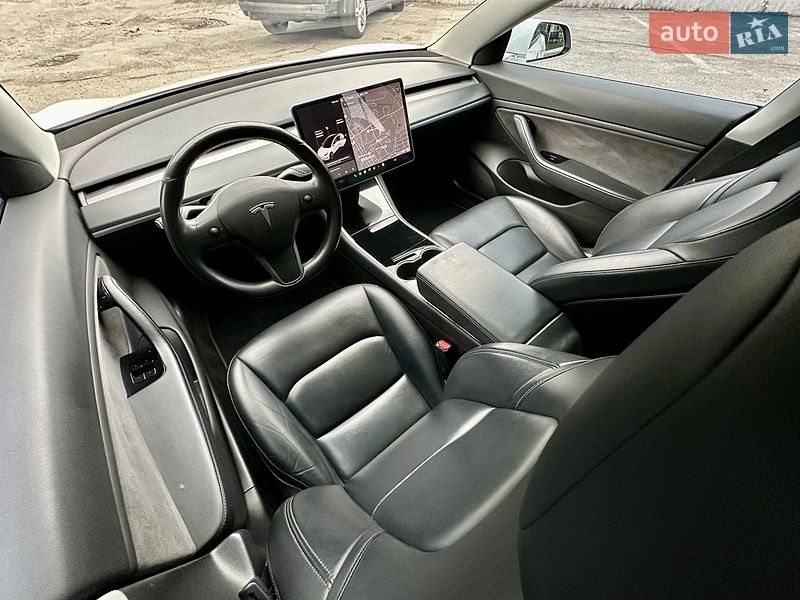 Седан Tesla Model 3 2018 в Кам'янському