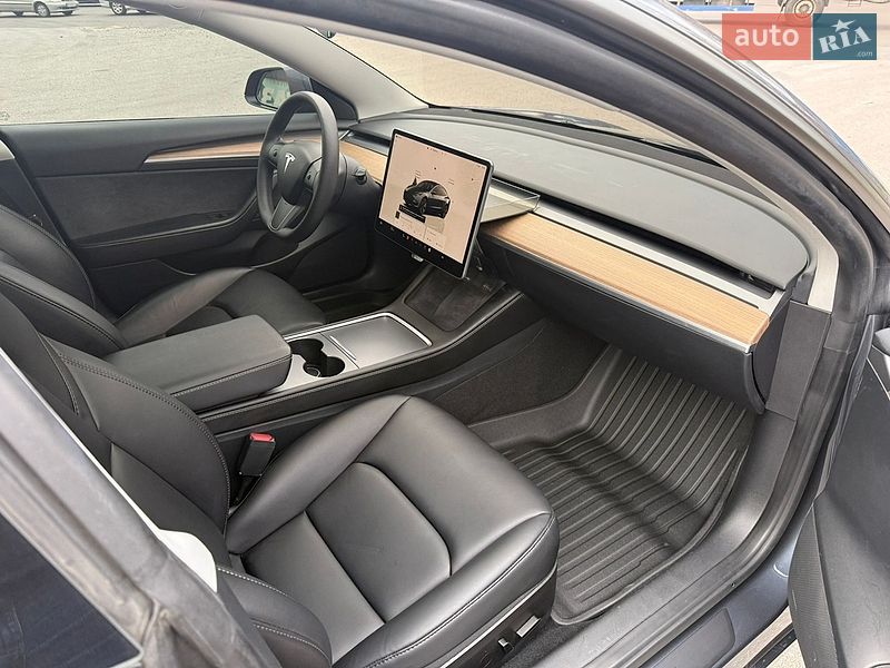 Седан Tesla Model 3 2023 в Днепре