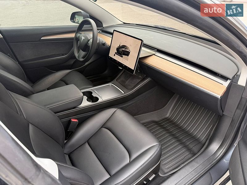 Седан Tesla Model 3 2023 в Днепре
