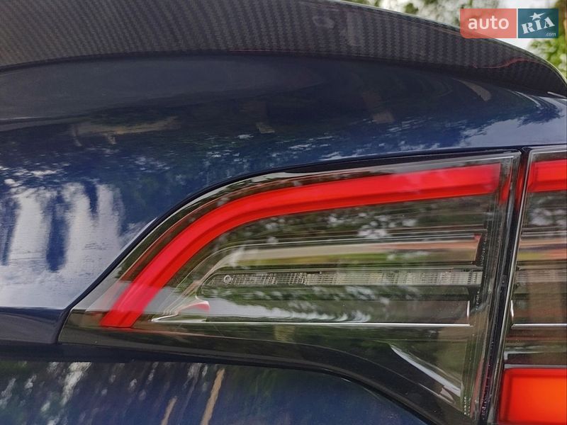 Седан Tesla Model 3 2018 в Киеве