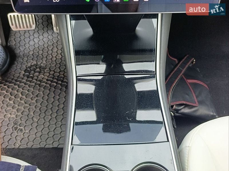 Седан Tesla Model 3 2018 в Киеве