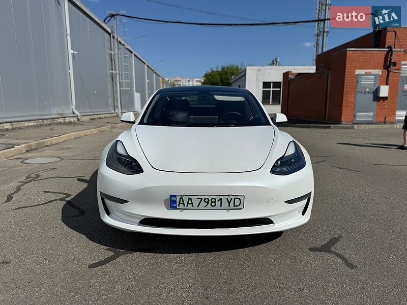 Седан Tesla Model 3 2023 в Києві