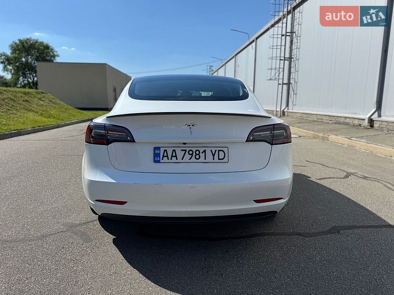 Седан Tesla Model 3 2023 в Києві