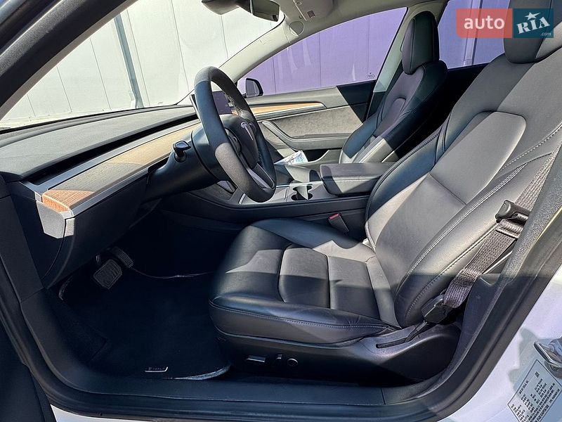 Седан Tesla Model 3 2023 в Києві