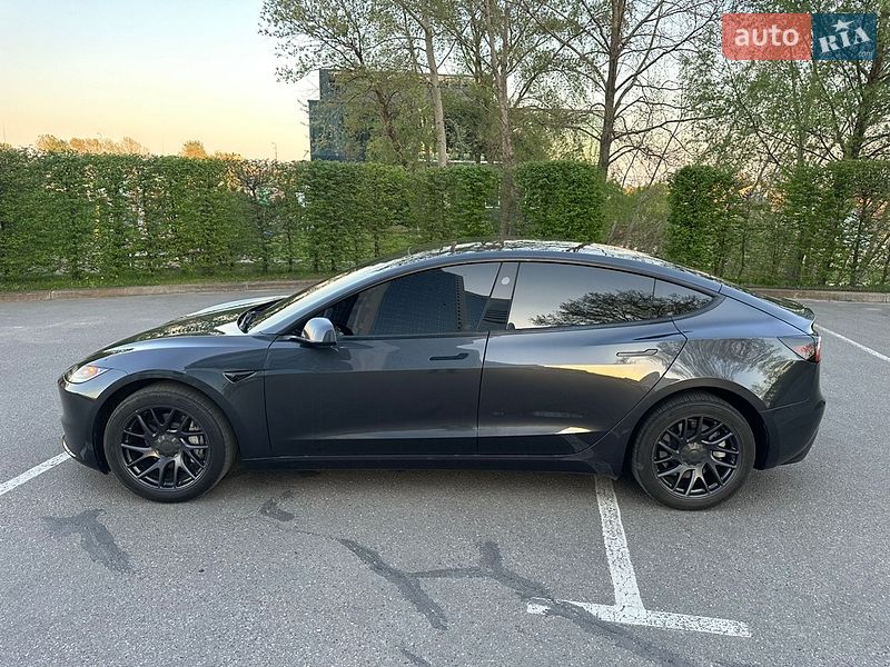 Седан Tesla Model 3 2025 в Києві