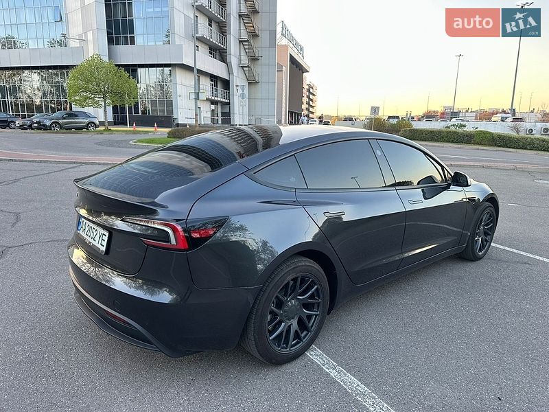 Седан Tesla Model 3 2025 в Києві