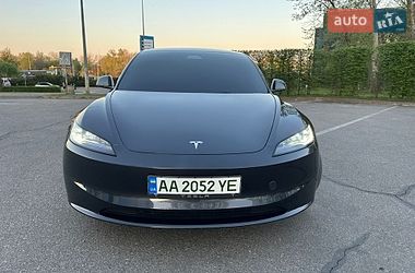 Седан Tesla Model 3 2025 в Києві