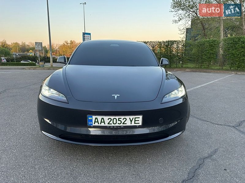 Седан Tesla Model 3 2025 в Києві