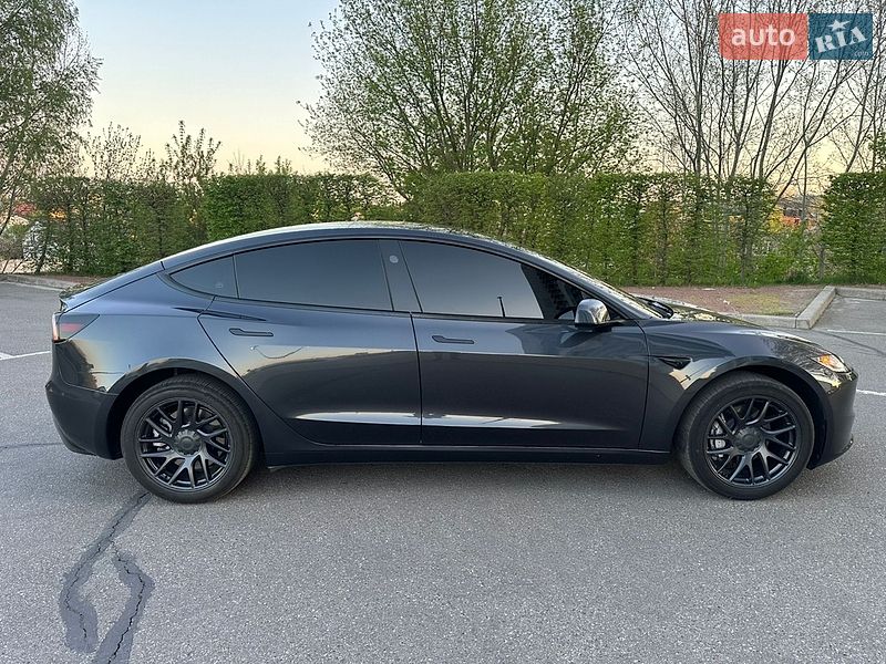 Седан Tesla Model 3 2025 в Києві