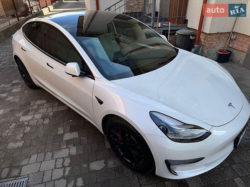 Седан Tesla Model 3 2021 в Львові