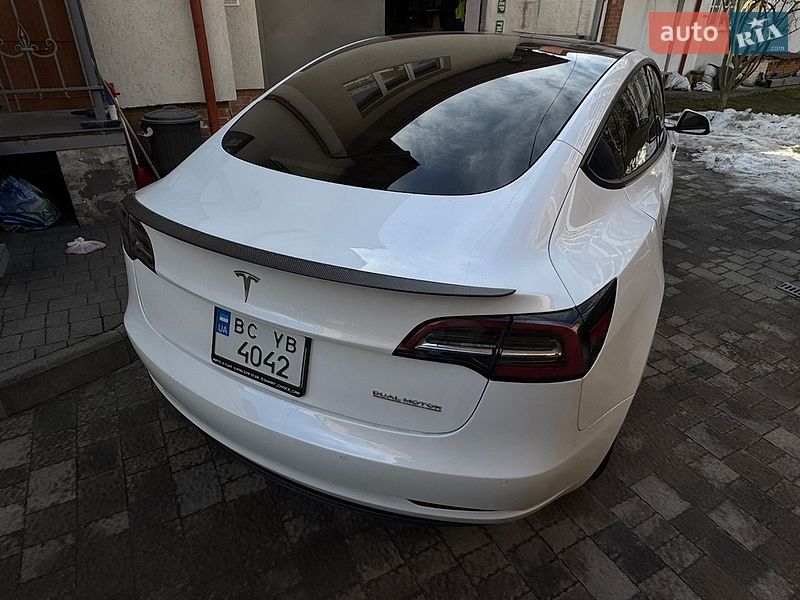 Седан Tesla Model 3 2021 в Львові