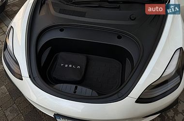 Седан Tesla Model 3 2021 в Львові