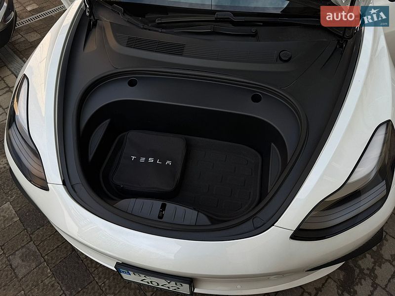 Седан Tesla Model 3 2021 в Львові