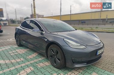 Седан Tesla Model 3 2020 в Києві