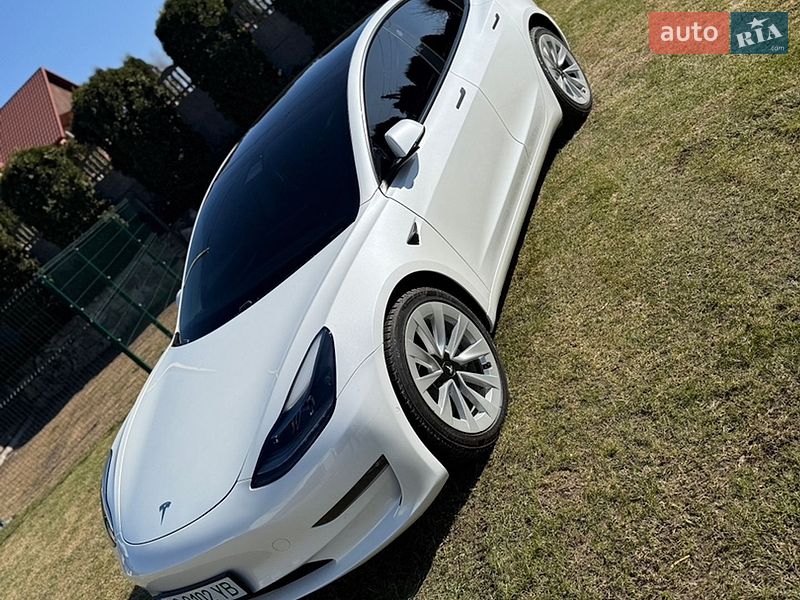 Седан Tesla Model 3 2022 в Львове
