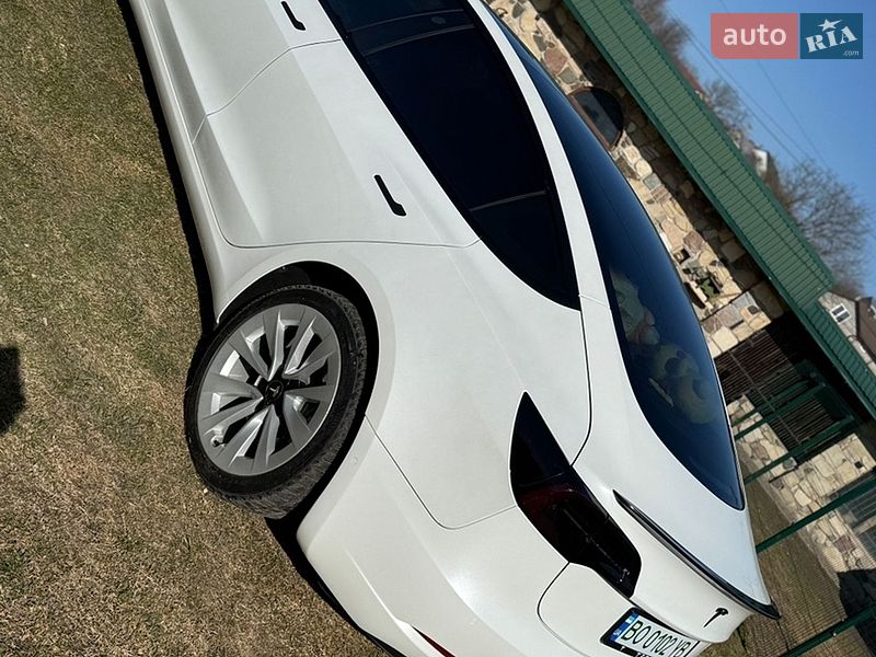 Седан Tesla Model 3 2022 в Львове