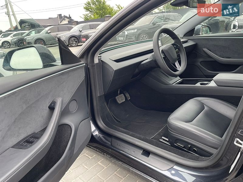 Седан Tesla Model 3 2024 в Львові