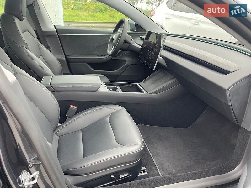 Седан Tesla Model 3 2024 в Львові