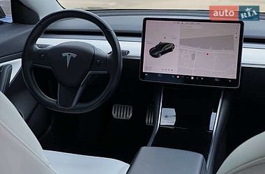 Седан Tesla Model 3 2019 в Києві