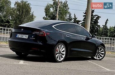 Седан Tesla Model 3 2019 в Києві