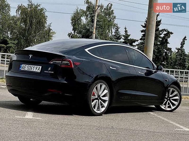 Седан Tesla Model 3 2019 в Києві