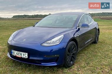 Седан Tesla Model 3 2018 в Великих Мостах