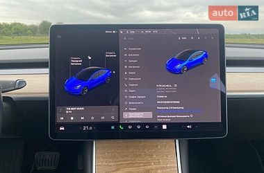Седан Tesla Model 3 2018 в Великих Мостах