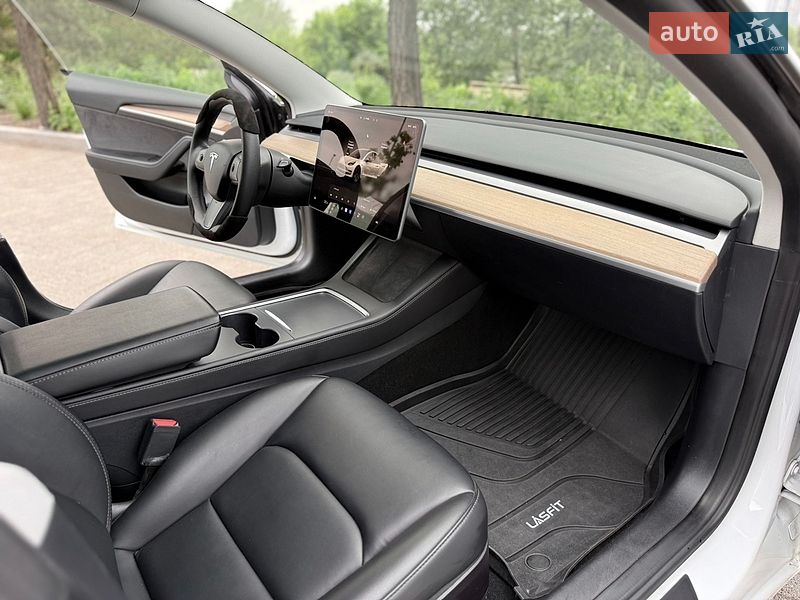 Седан Tesla Model 3 2022 в Киеве фото 34 Седан Tesla Model 3 2022 в Киеве