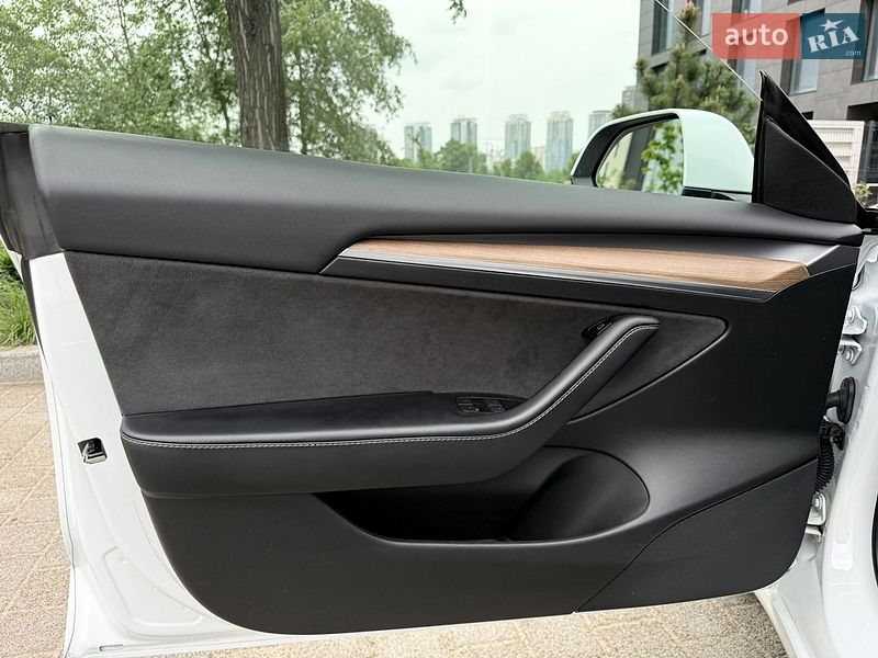 Седан Tesla Model 3 2022 в Киеве фото 42 Седан Tesla Model 3 2022 в Киеве