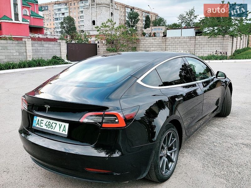 Седан Tesla Model 3 2019 в Кам'янському