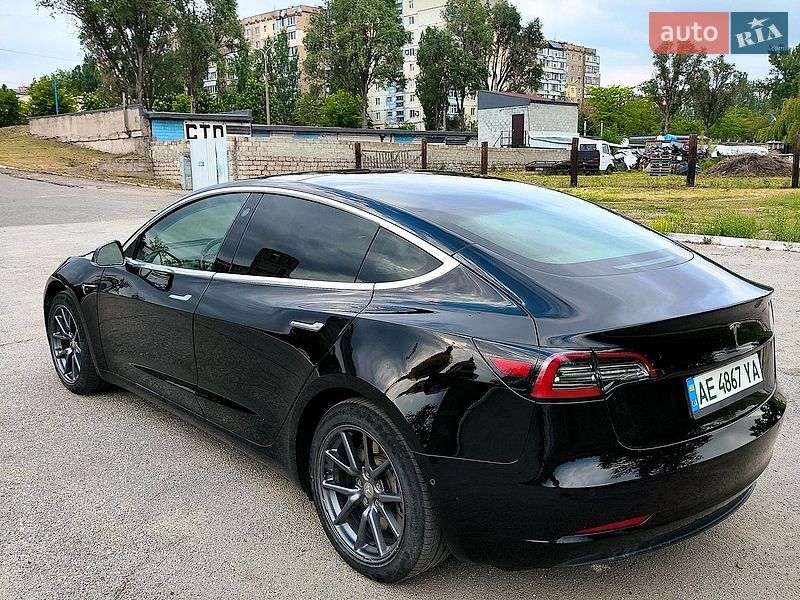 Седан Tesla Model 3 2019 в Кам'янському