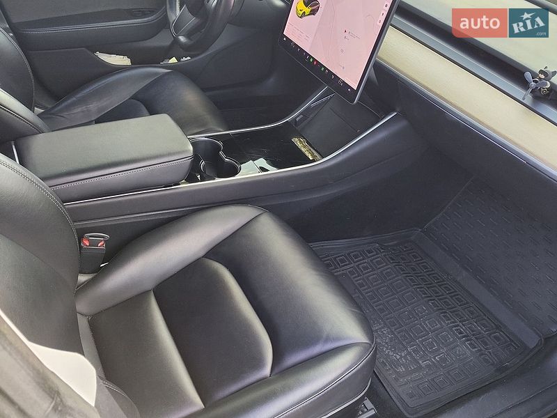Седан Tesla Model 3 2019 в Кам'янському фото 15 Седан Tesla Model 3 2019 в Кам'янському