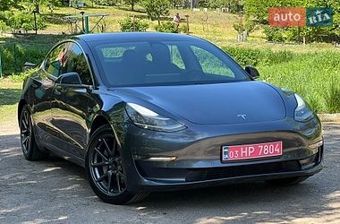Седан Tesla Model 3 2019 в Валках