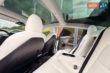 Седан Tesla Model 3 2023 в Яремчі фото 10 Седан Tesla Model 3 2023 в Яремчі