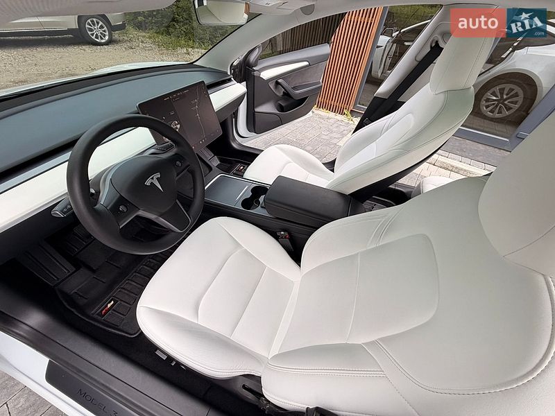 Седан Tesla Model 3 2023 в Яремчі фото 13 Седан Tesla Model 3 2023 в Яремчі