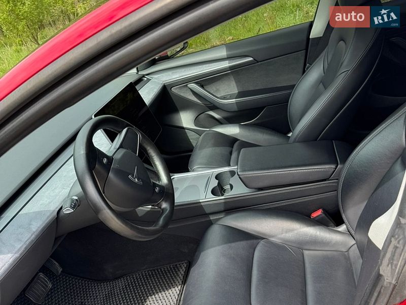 Седан Tesla Model 3 2022 в Шепетовке